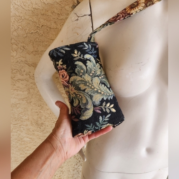 Vintage Gypsy Wings Tapestry Fanny Pack. - Picture 11 of 12